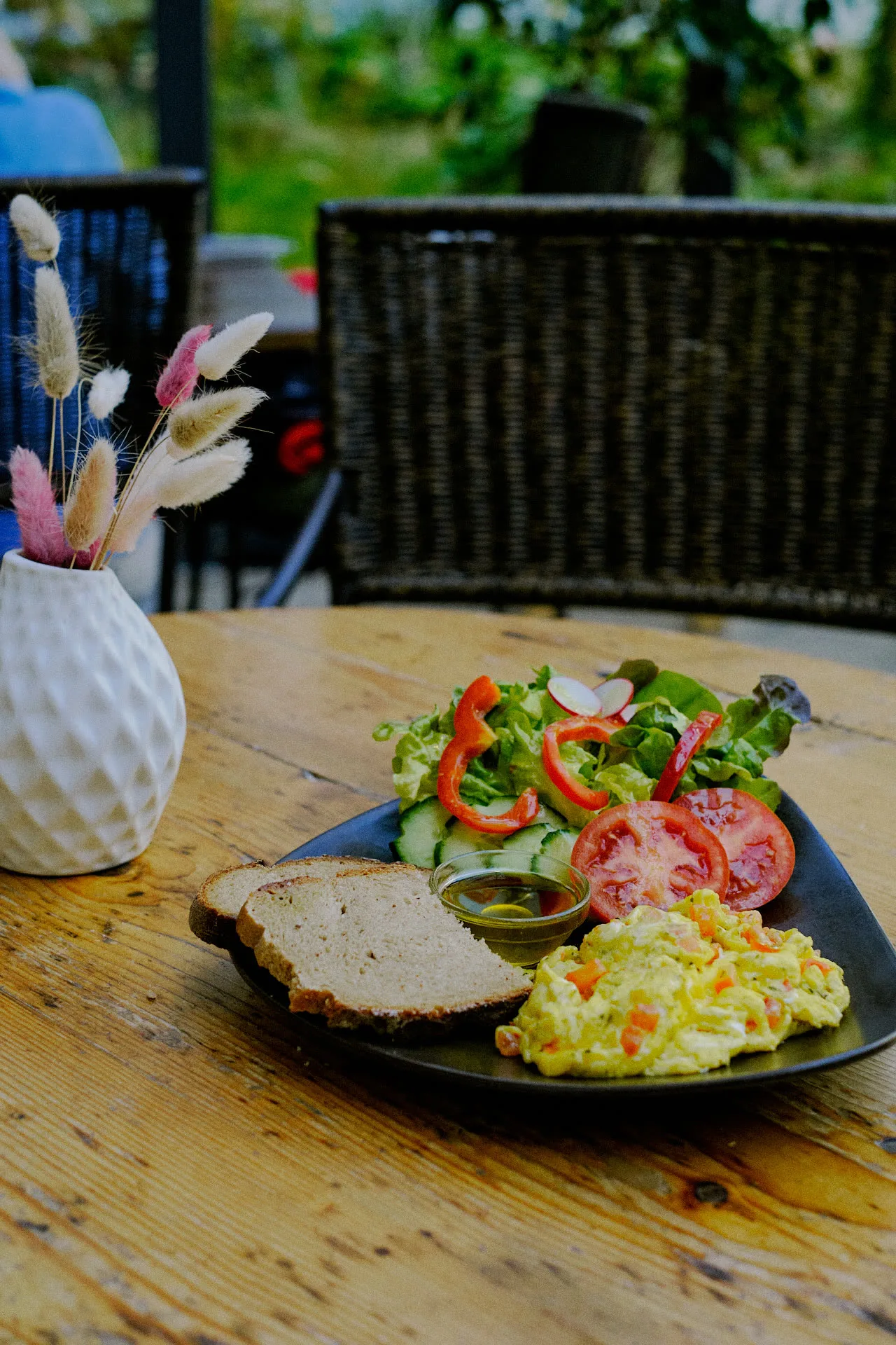 Guten-Morgen-Frühstück mit Orangensaft